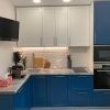кухня белая с синим